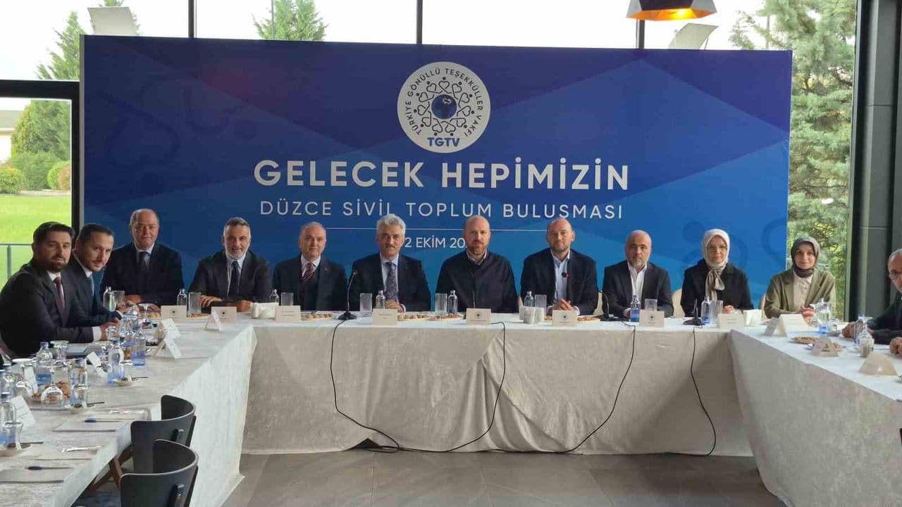 Bilal Erdoğan düzce ziyaretini sivil toplum buluşmasıyla tamamladı