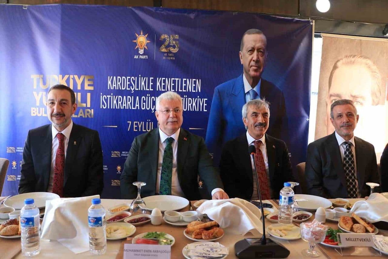 Kilis’te AK Parti programında Akbaşoğlu'ndan terörsüz Türkiye ve enerji vurgusu