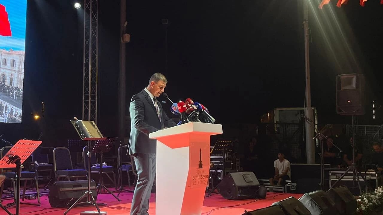 9 Eylül resepsiyonuna İzmir’den sadece 2 milletvekili katıldı