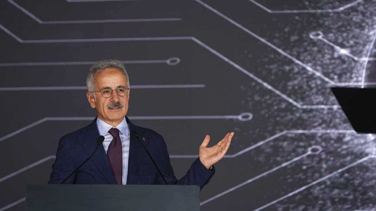 Vodafone İzmir Veri Merkezi açılışına katılan Uraloğlu: Veri merkezi 300 milyon doları aşacak
