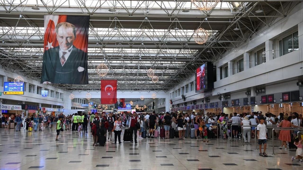 Yılın ilk 8 ayında hava yolu ile seyahat eden yolcu sayısı açıklandı