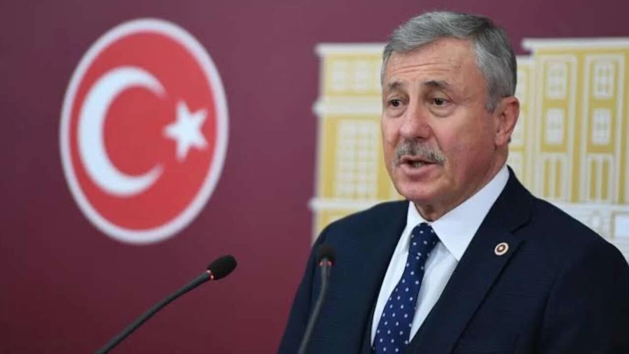 Selçuk Özdağ'dan Davutoğlu'na sert eleştiri: 'Partiyi yangından mal kaçırırcasına kapattı'