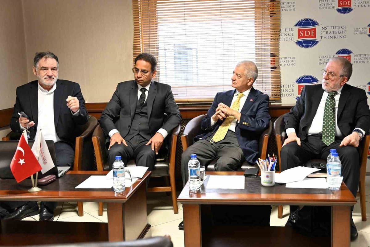 Pakistan'ın Ankara Büyükelçiliği Keşmir Kara Günü'nde Cammu-Keşmir paneli düzenledi
