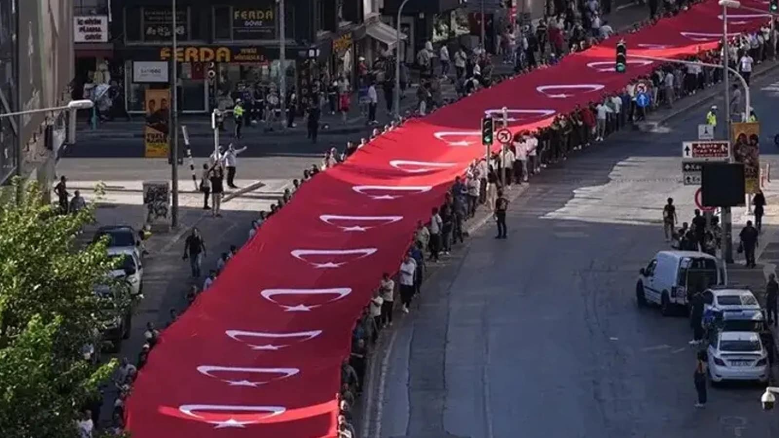 Bakanlar, İzmir'in düşman işgalinden kurtuluşunun 104. yıl dönümünü kutladı