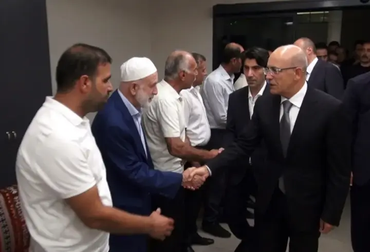 Bakan Şimşek, yangında hayatını kaybeden yeğeninin taziyesine katıldı