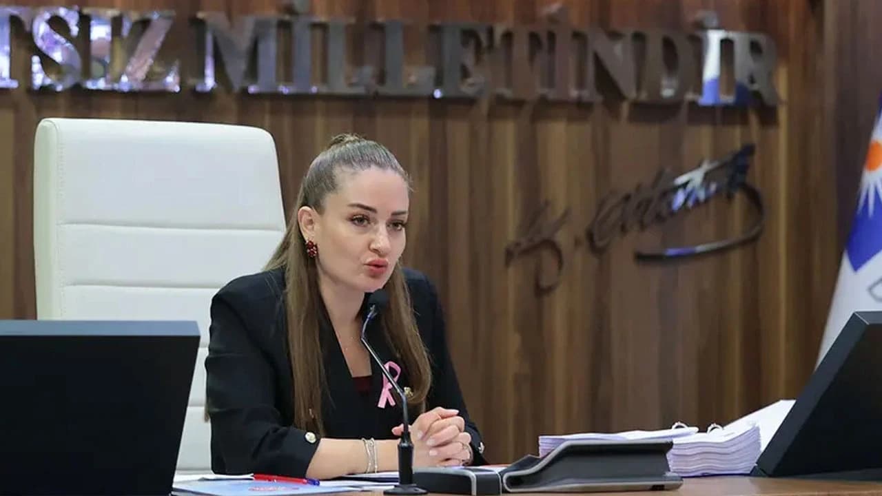 Siyaset gündemine bomba gibi düşmüştü: Büşra Özdemir AK Parti'ye geçiyor mu?
