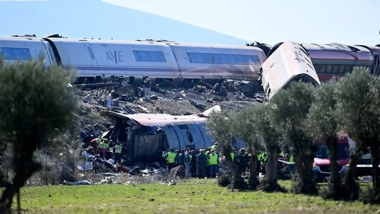 Dışişleri Bakanlığı'ndan İspanya'daki tren faciasına ilişkin açıklama! Türk vatandaşı var mı?