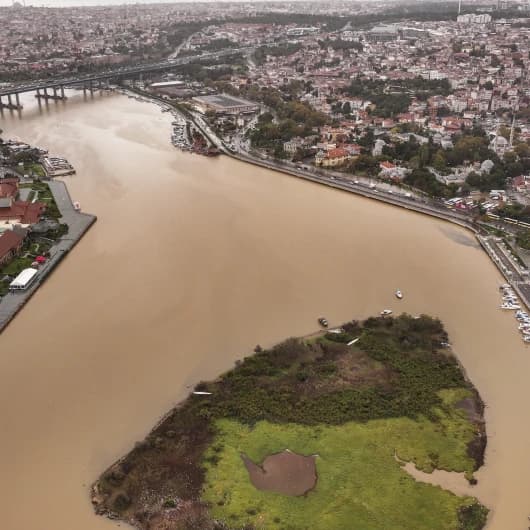 İstanbul'da sel felaketinin boyutu havadan görüntülendi: Haliç kahverengine büründü