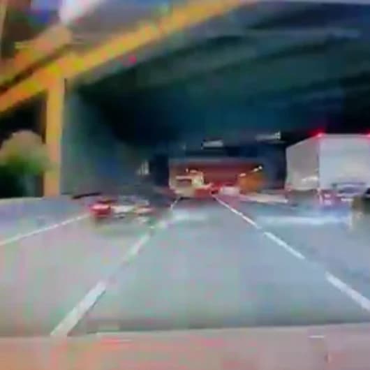 Bağcılar’da makas terörü kamerada: Kazaya neden olup kaçtılar