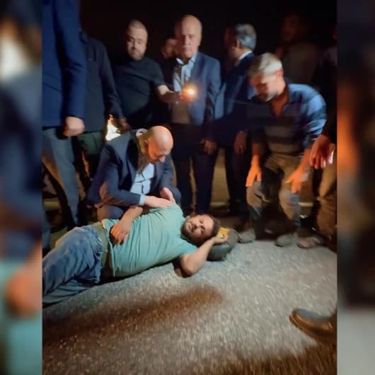 Kazada yaralanan vatandaşa vali ve milletvekilinden ilk yardım