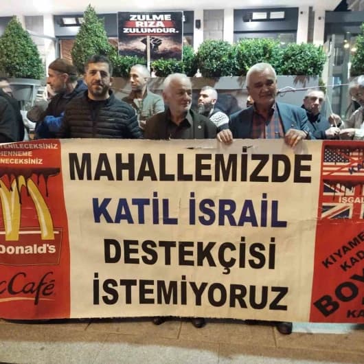 Üsküdar McDonald’s şubesi önündeki protestolar birinci yılında sonuç verdi: Zabıtadan 3 günlük süre