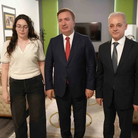 Mersin’de dehşeti yaşamıştı... Silahlı saldırıda bacağını kaybetti, tıp fakültesini bitirip başhekim oldu