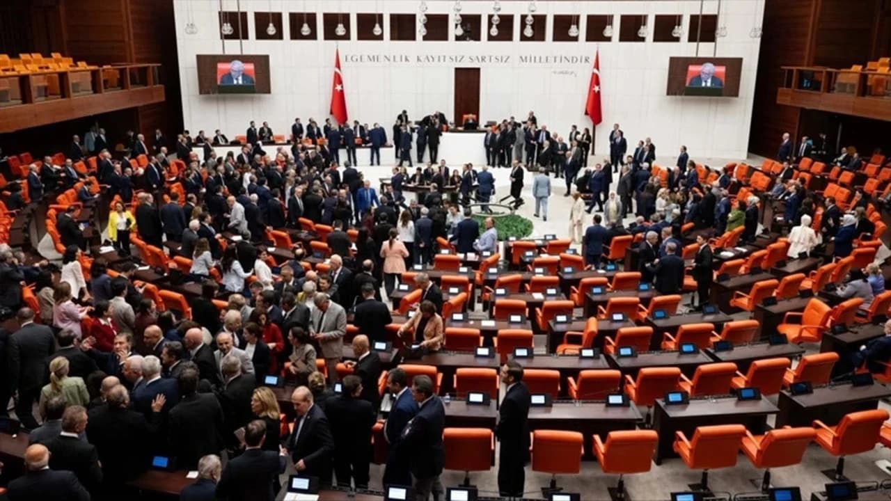 Fon vurgununda mağdur olan AK Parti'li ve MHP'li vekiller rahatsız oldu