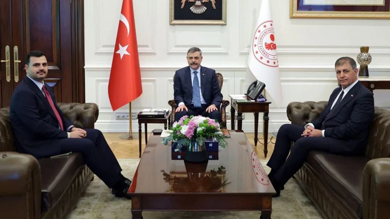 CHP'nin hakkında suç duyurusunda bulunduğu Cemil Tugay üç bakan ile görüştü