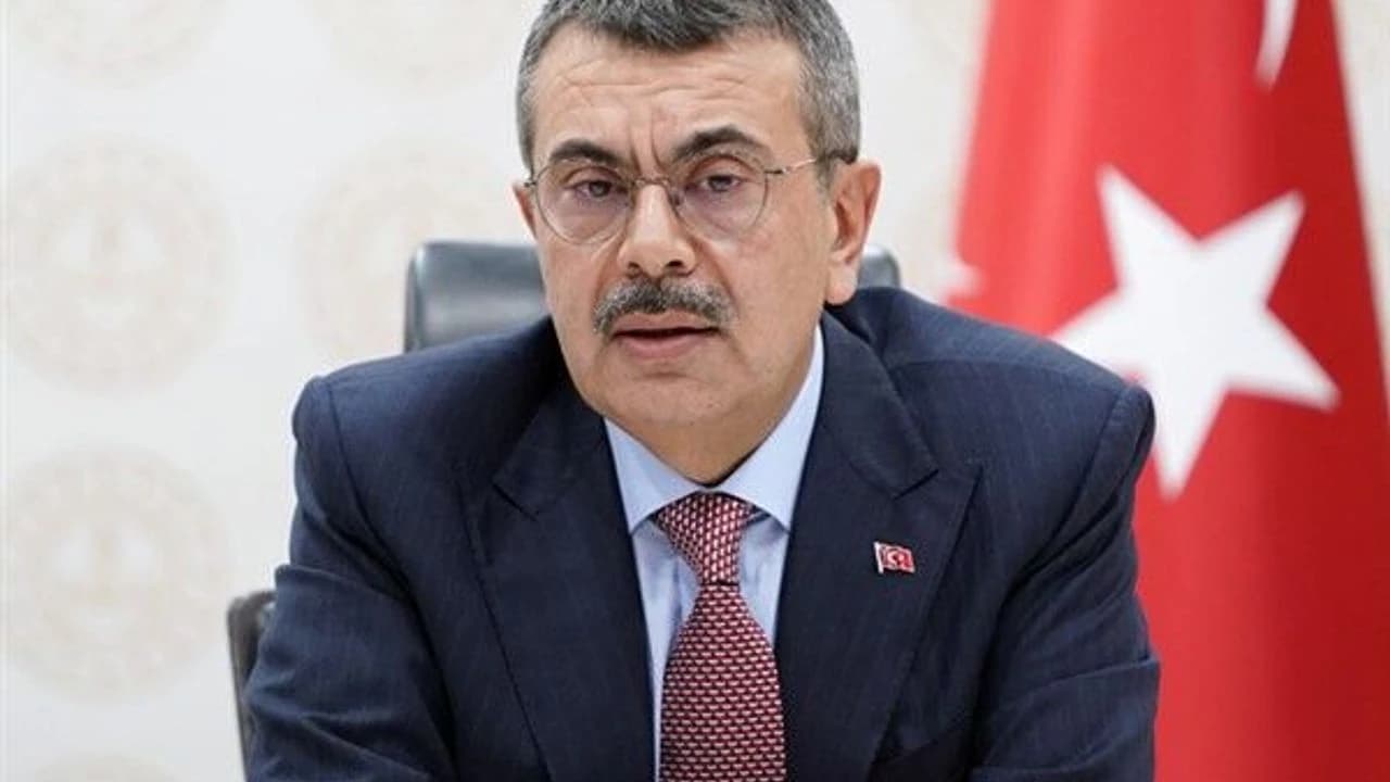 Bakan Tekin, Bratislava Büyükelçiliğini ziyaret etti
