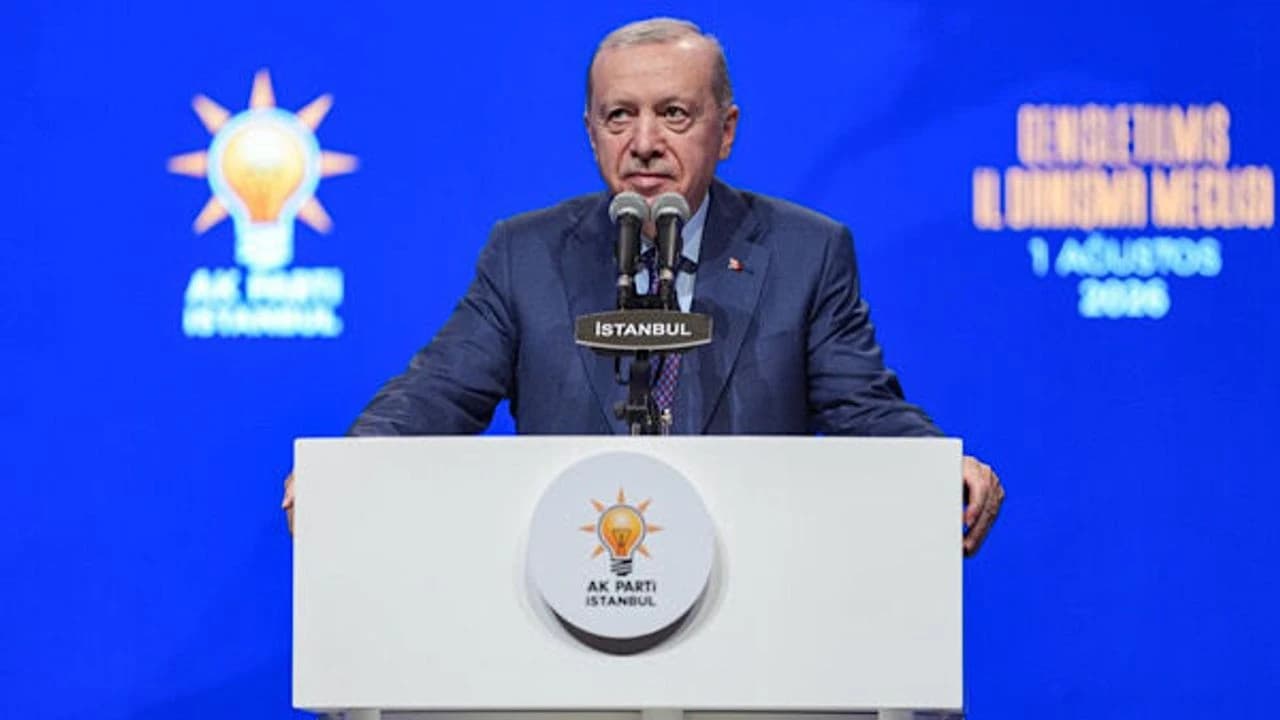Cumhurbaşkanı Erdoğan: Yunanistan yanlış yoldan dönmeli