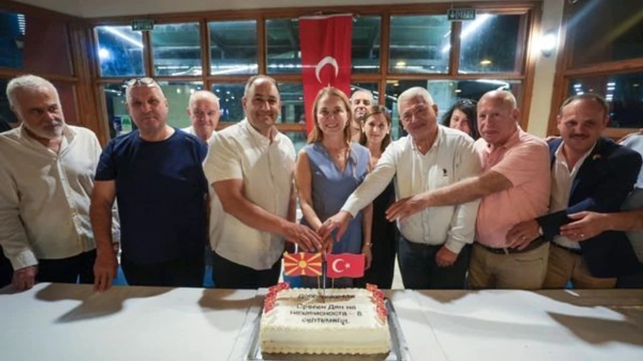 Konak'tan Kuzey Makedonya'ya bağımsızlık mesajı