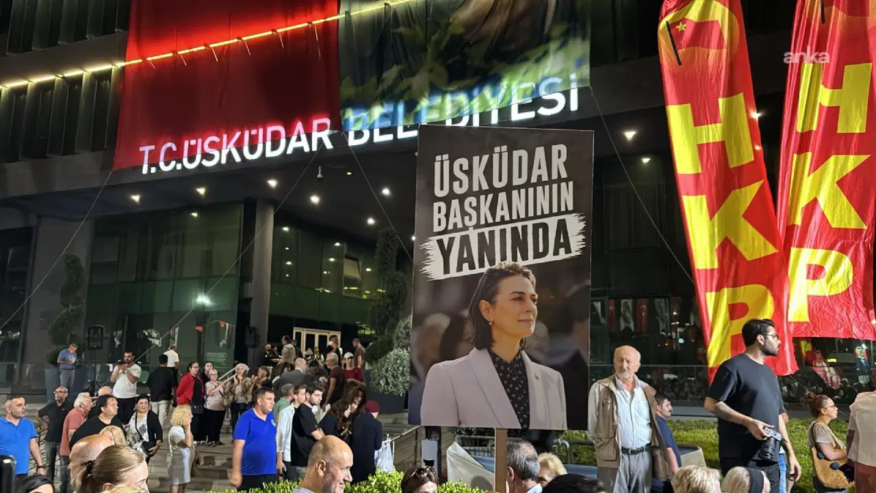 Üsküdar Belediyesi'nde yenilenen seçim öncesi miting: ‘Zaman ayarlı, kirli bir operasyonla karşı karşıyayız’