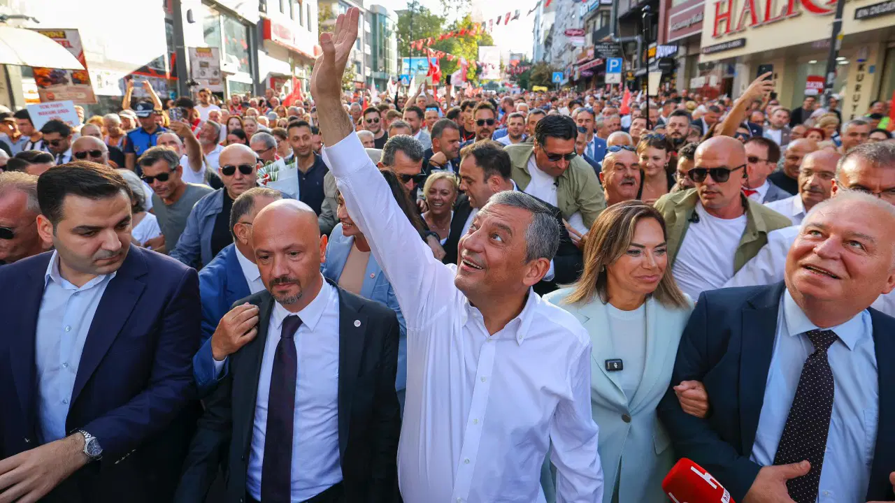 Özgür Özel Tekirdağ’dan seslendi: ’Biz doğru taraftayız, milletin tarafında, AK Parti'nin karşısında’