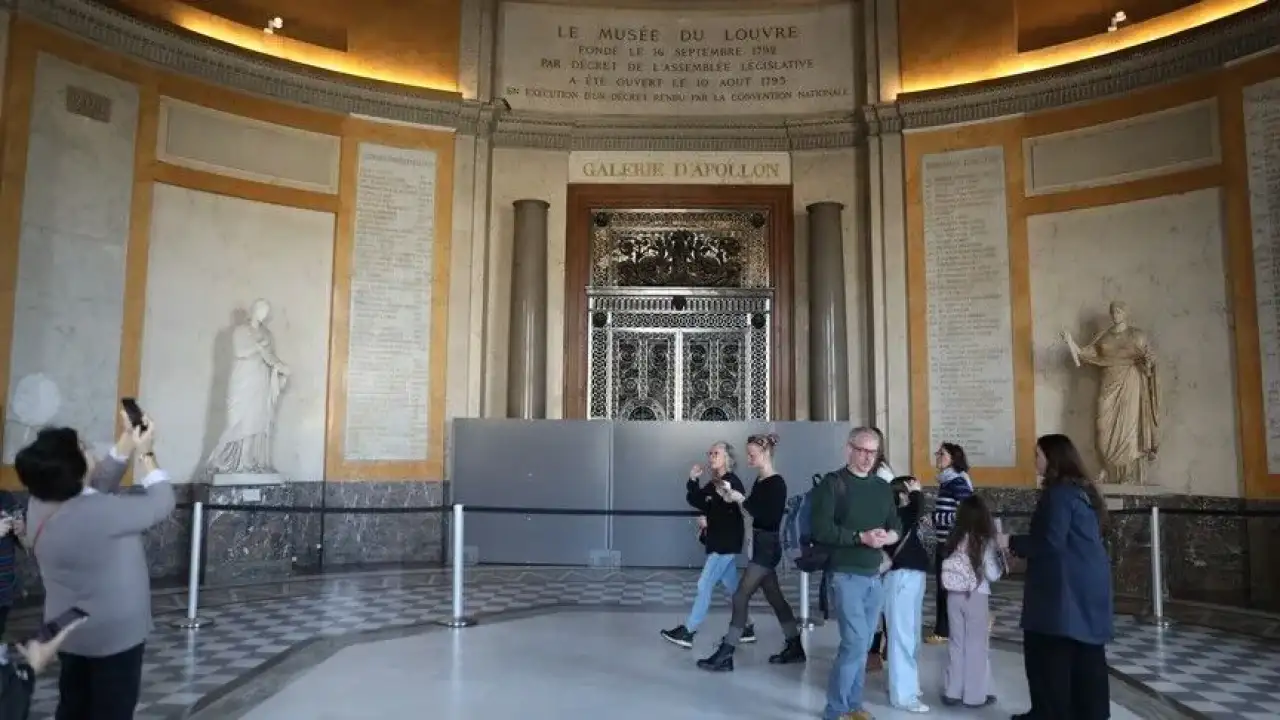 Louvre’daki Apollo Galerisi soygunun ardından yeniden açılıyor