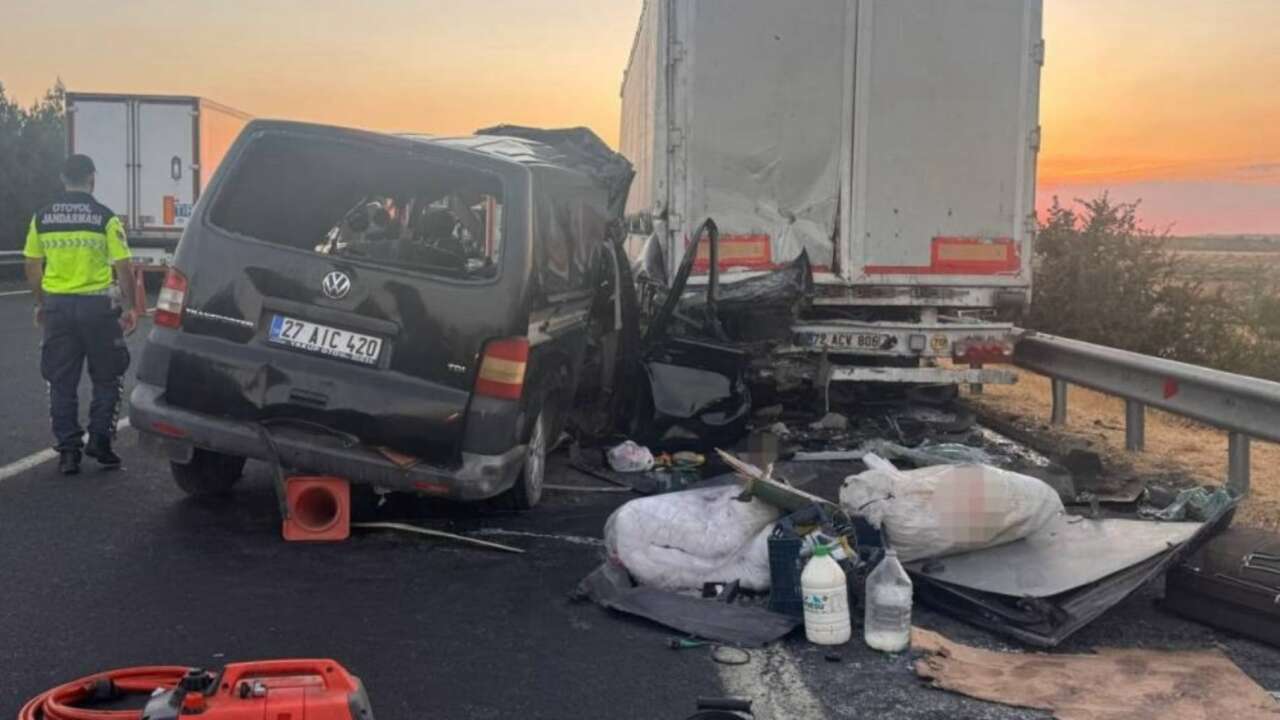 Şanlıurfa-Gaziantep yolunda feci kaza: 2 ölü, 2 ağır yaralı