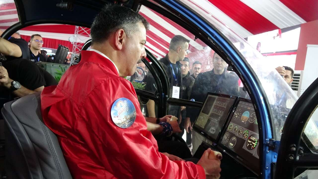 Şanlıurfa’da TEKNOFEST heyecanı! Bakan Çiftçi, Emniyet envanterindeki ilk helikopterin simülatöründe uçuş gerçekleştirdi