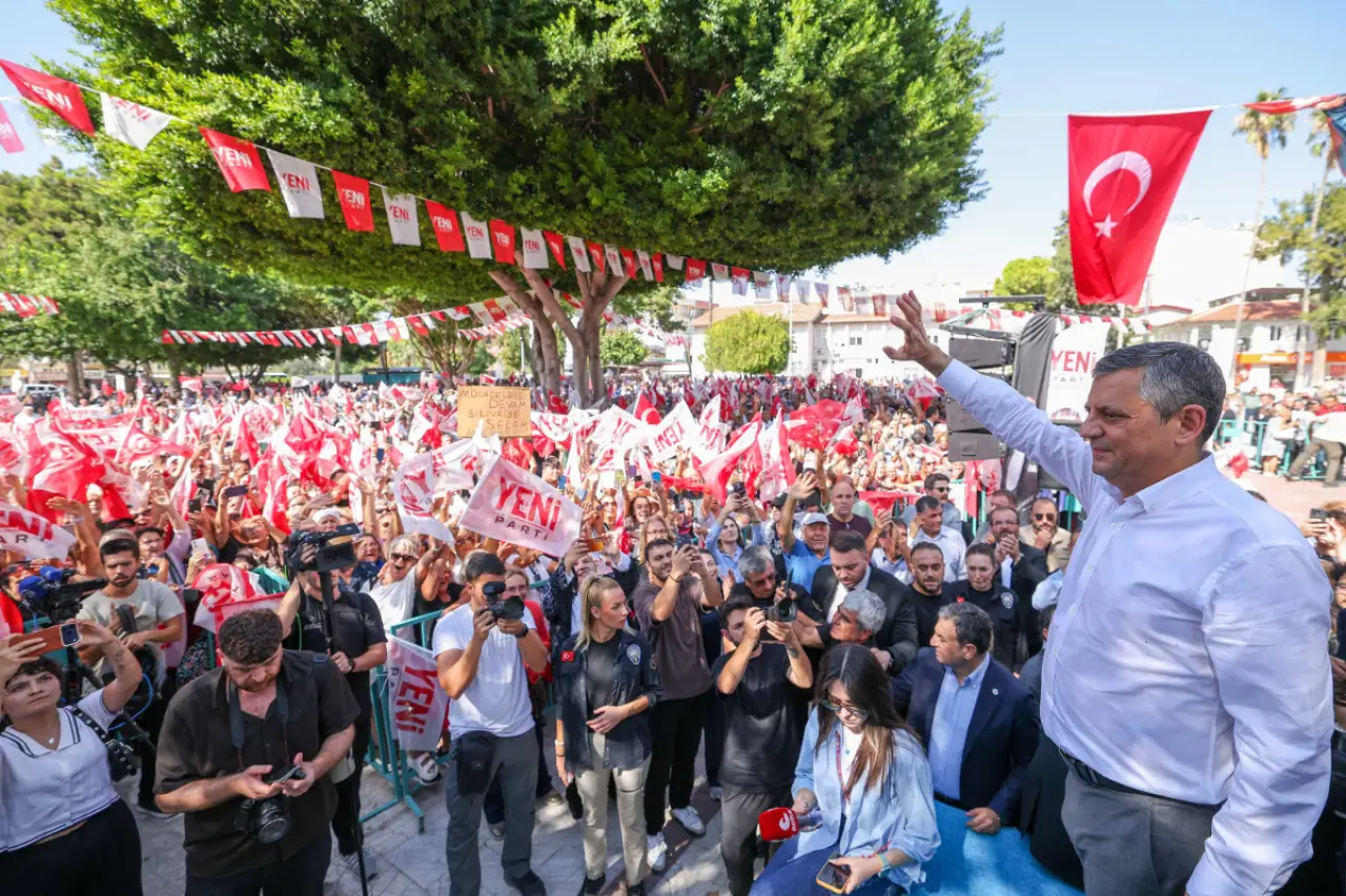 Özgür Özel Silifke'den seslendi: ‘Kimse enseyi karartmasın’
