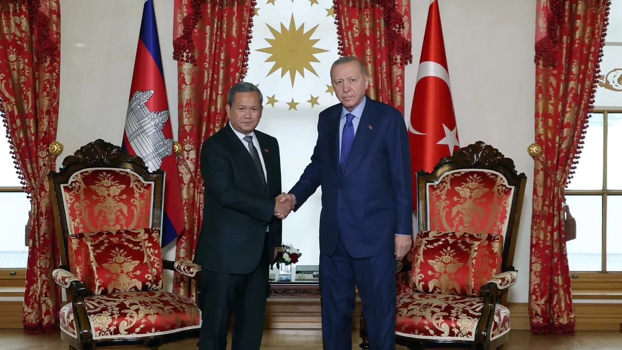 Dolmabahçe'de kritik diplomasi trafiği: Erdoğan ve Manet bir araya geldi