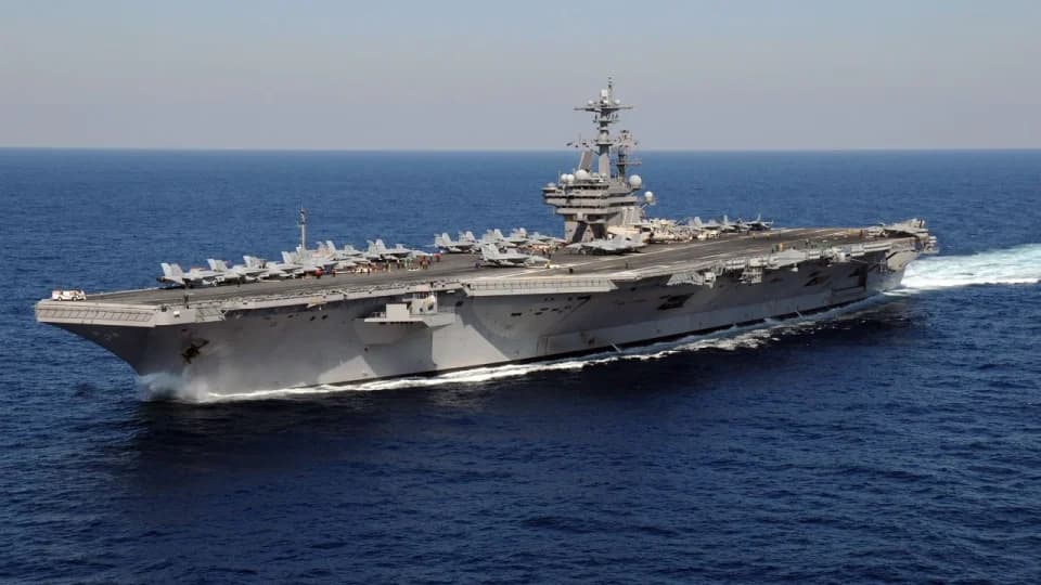 ABD'nin "USS George H.W. Bush" uçak gemisi Tayland'a demirledi